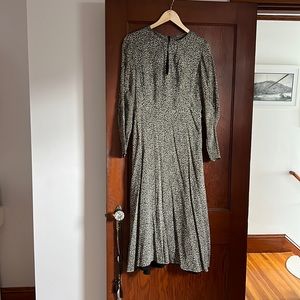 Massimo Dutti size 8 long sleeve fitted dress